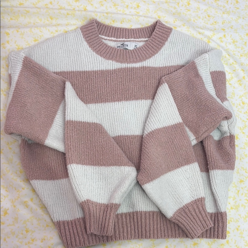 Hollister Pink and White Crew Neck Sweater